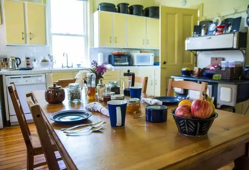 Laura S Bed & Breakfast