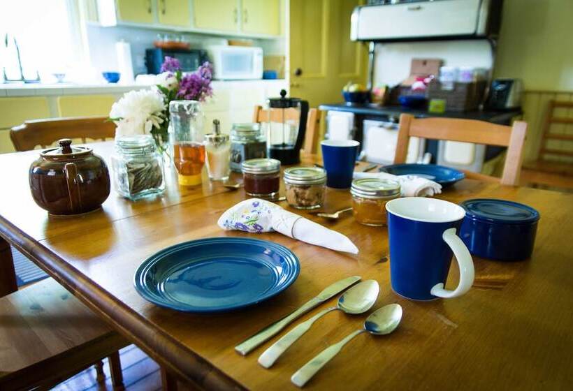 Laura S Bed & Breakfast