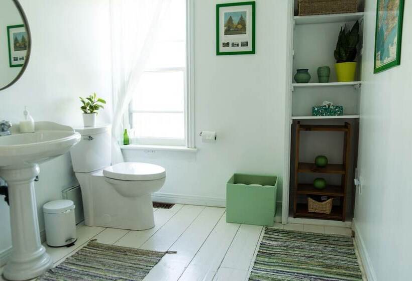 Laura S Bed & Breakfast