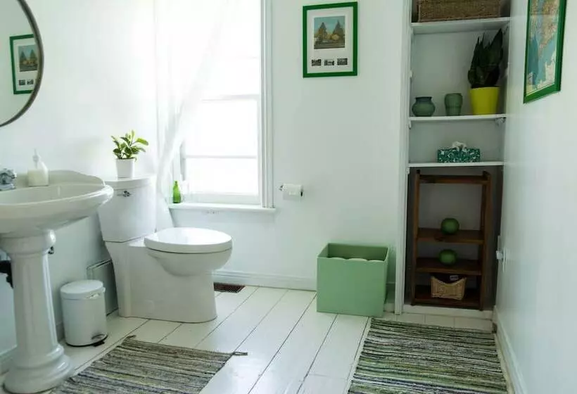 Laura S Bed & Breakfast