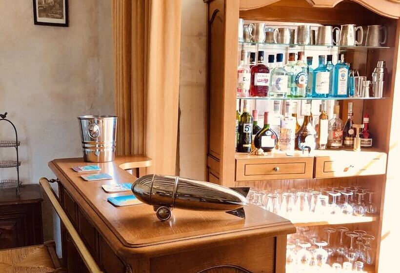 بنسيون Château De La Celle Guenand