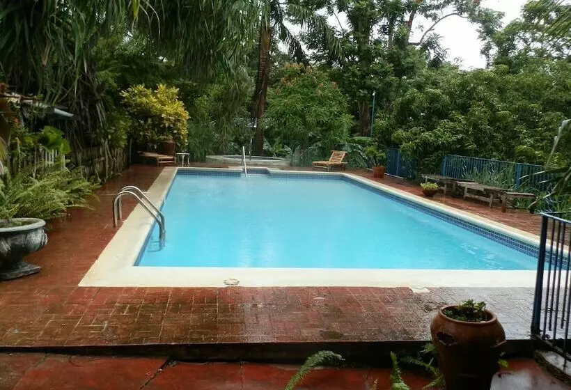 پانسیون Harding Hall Hideaway