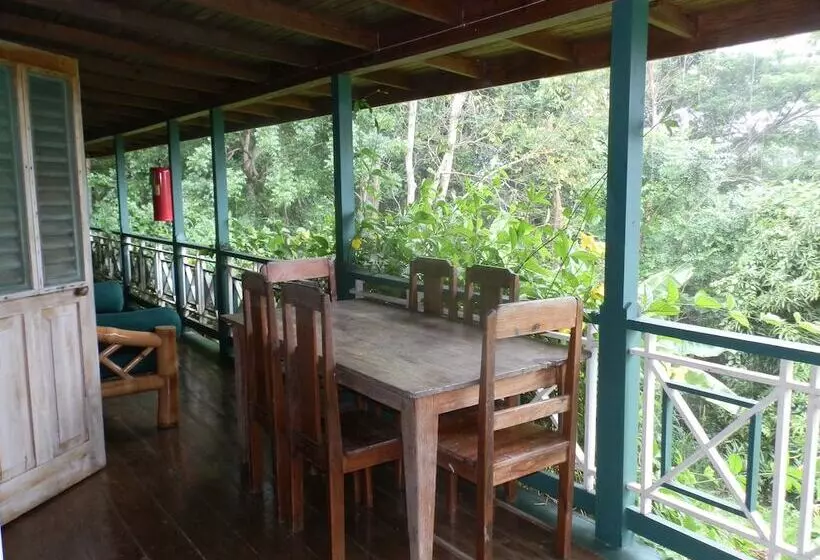 پانسیون Harding Hall Hideaway