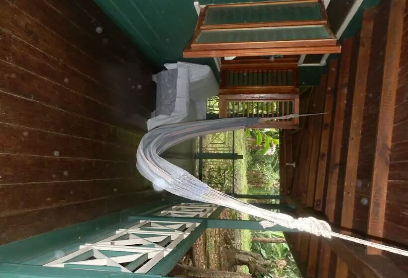 پانسیون Harding Hall Hideaway