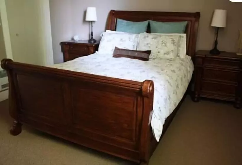 ペンション Maple Grove Guest House