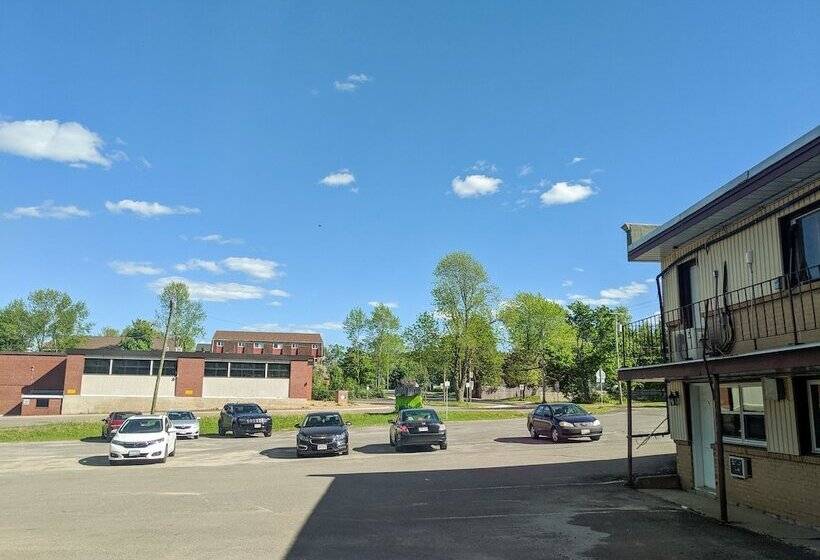 Skyline Motel & Campus Inn