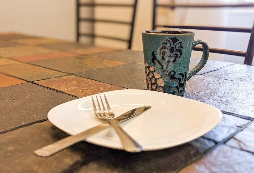 Skyline Motel & Campus Inn