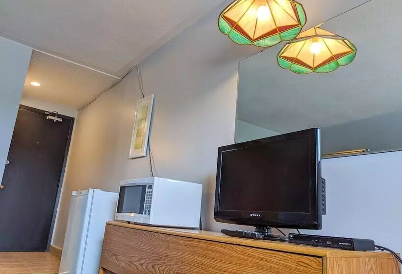 Skyline Motel & Campus Inn