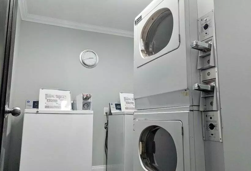 Skyline Motel & Campus Inn