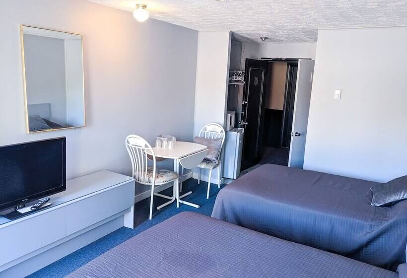 Skyline Motel & Campus Inn