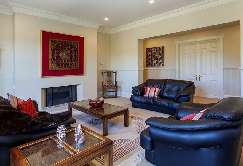 Bed and Breakfast Stoneleigh Lodge