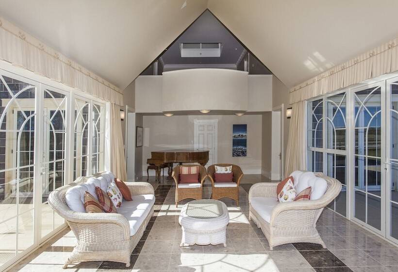 Bed and Breakfast Stoneleigh Lodge