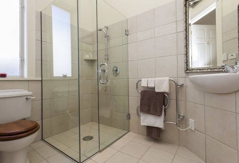 Bed and Breakfast Stoneleigh Lodge