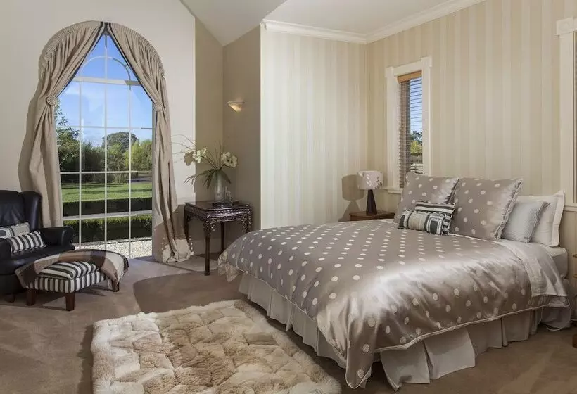 ベッドアンドブレックファースト Stoneleigh Lodge