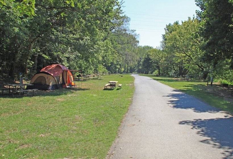 هتل Circle M Rv & Camping Resort Caravan Park