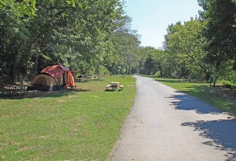 Hotelli Circle M Rv & Camping Resort   Caravan Park