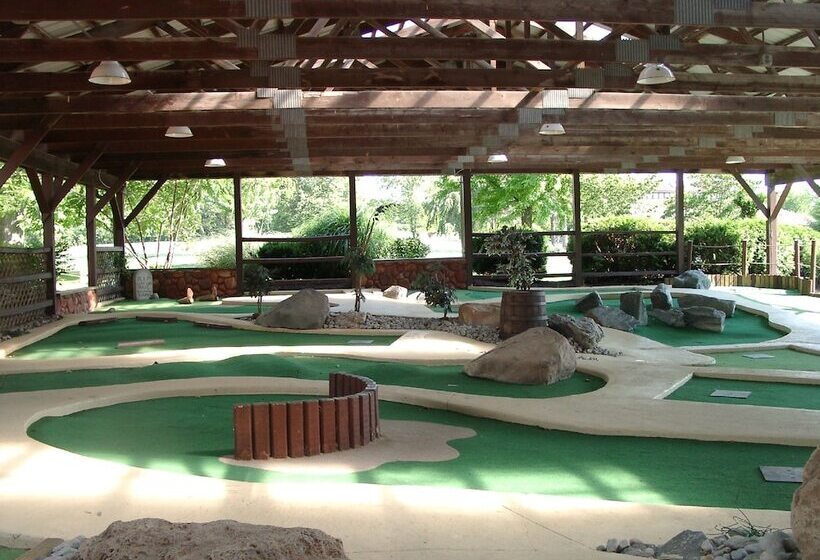 هتل Circle M Rv & Camping Resort Caravan Park