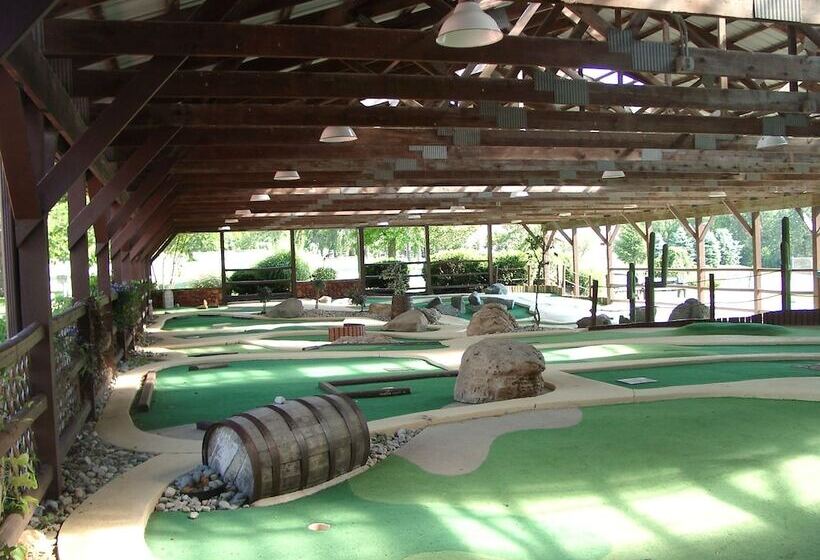 هتل Circle M Rv & Camping Resort Caravan Park