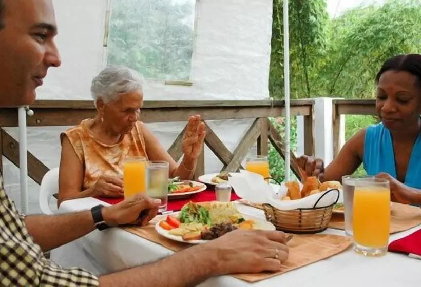 هتل Forres Park Resort & Spa