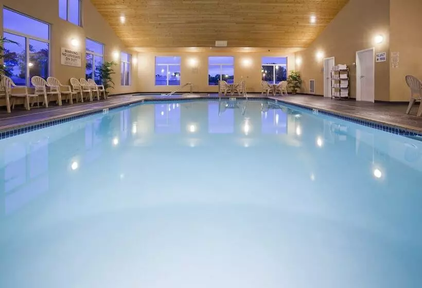 Hotelli American Inn & Suites