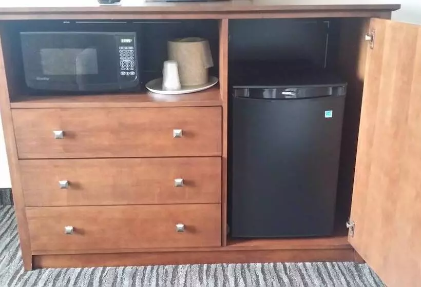 Hotelli American Inn & Suites