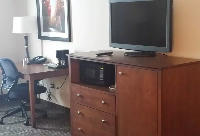 Hotelli American Inn & Suites