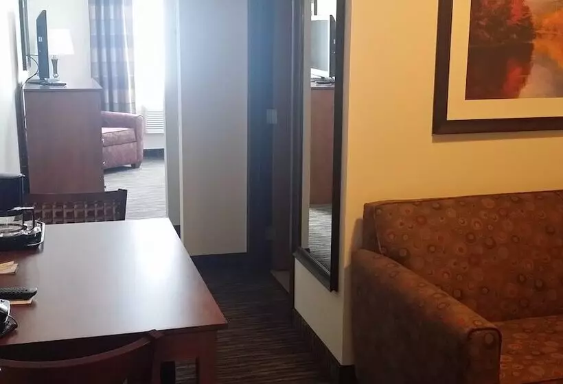 Hotelli American Inn & Suites