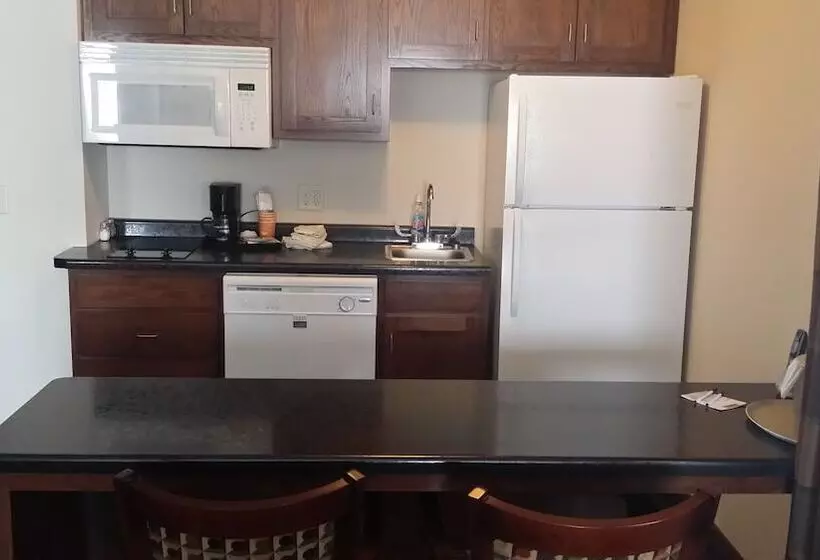 Hotelli American Inn & Suites