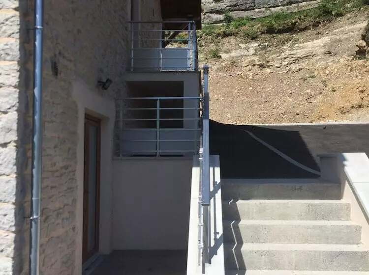 ホテル Hôtel Restaurant La Source