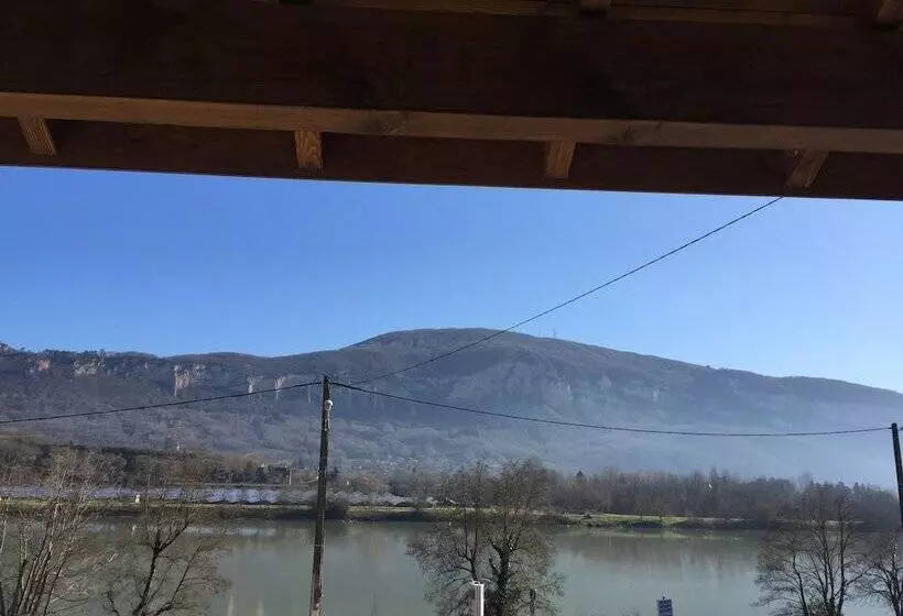 ホテル Hôtel Restaurant La Source