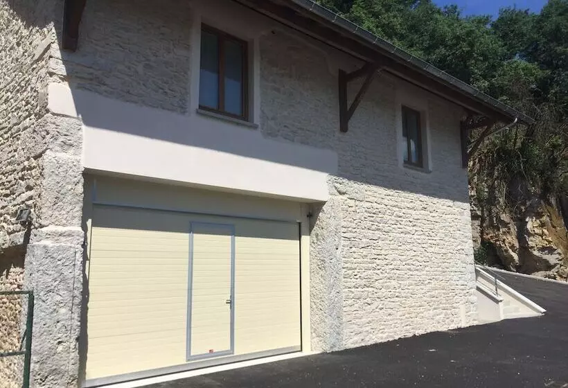 ホテル Hôtel Restaurant La Source