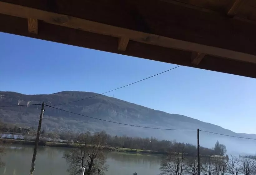 ホテル Hôtel Restaurant La Source