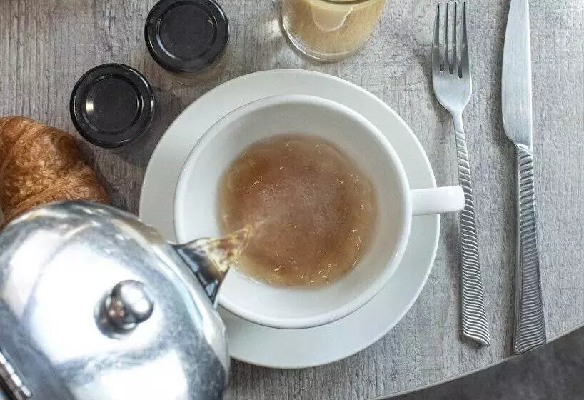 ホテル Hôtel Restaurant La Source