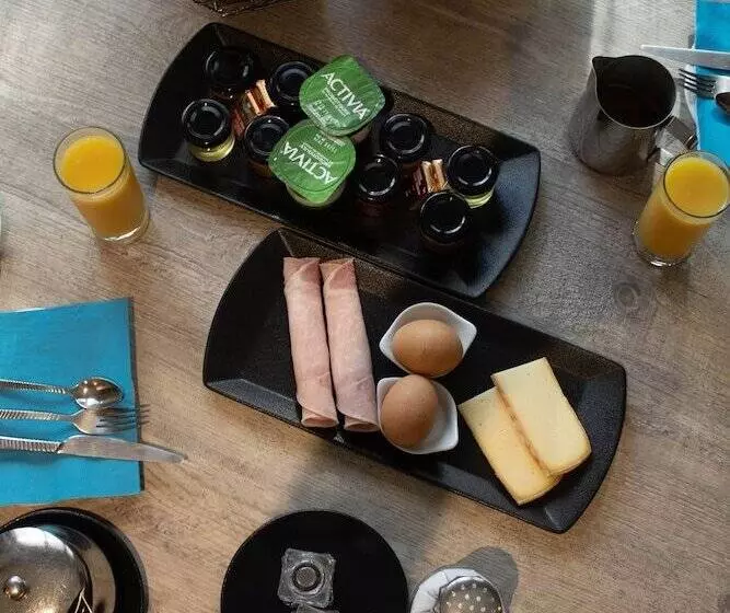 ホテル Hôtel Restaurant La Source