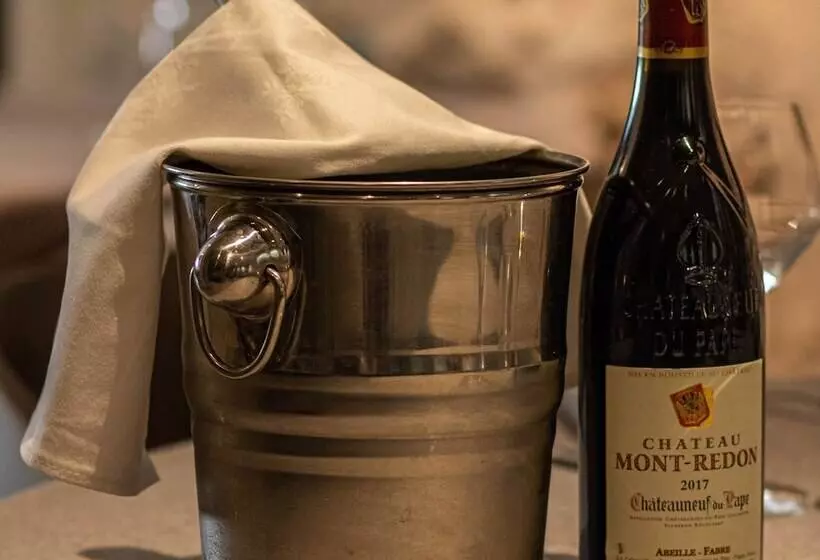 ホテル Hôtel Restaurant La Source