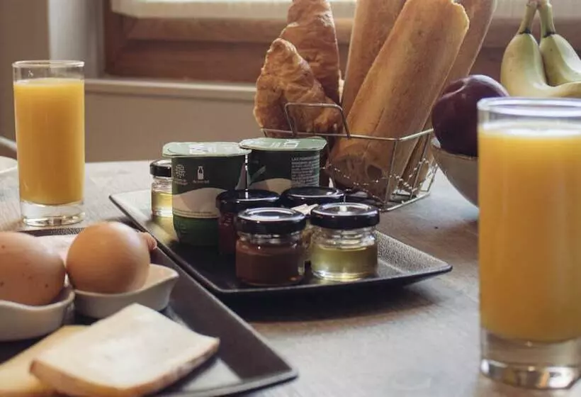 ホテル Hôtel Restaurant La Source