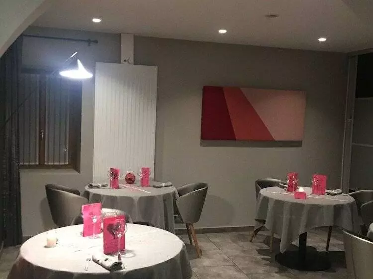 ホテル Hôtel Restaurant La Source