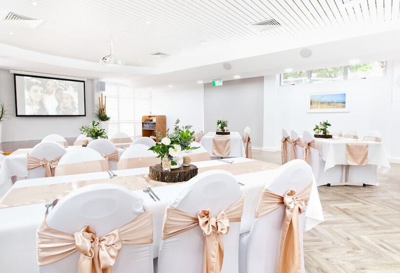 Отель Tasman Holiday Parks North Star