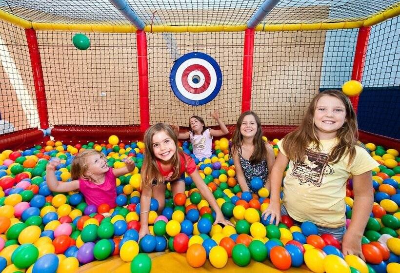 Отель Tasman Holiday Parks North Star