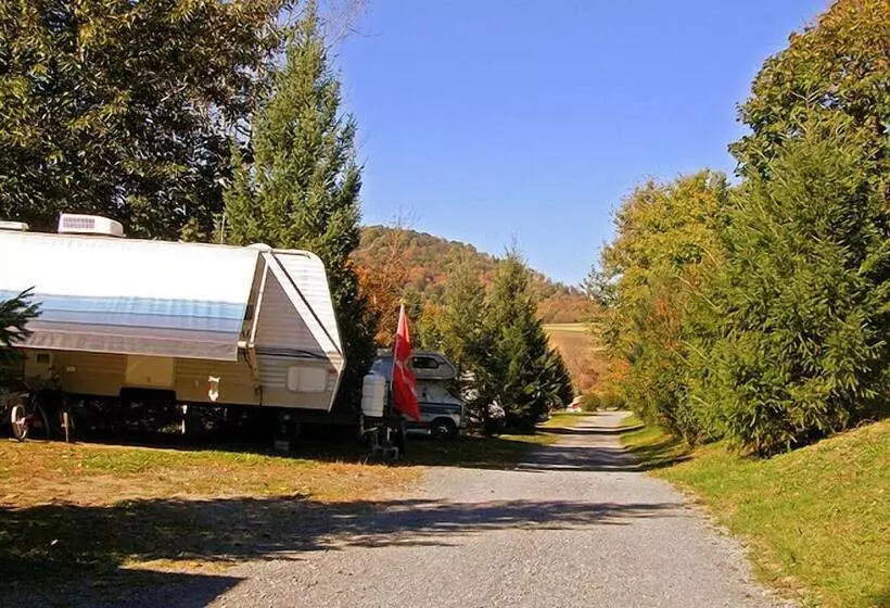 Hotelli Robin Hill Rv Resort & Campground   Caravan Park