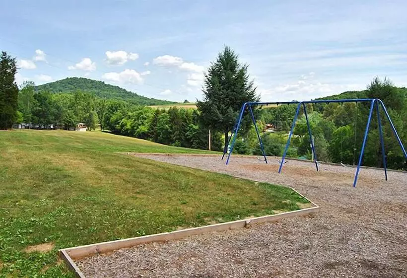 Hotelli Robin Hill Rv Resort & Campground   Caravan Park