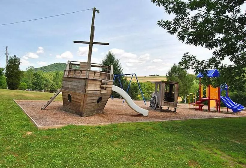 Hotelli Robin Hill Rv Resort & Campground   Caravan Park