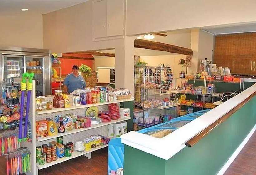 Hotelli Robin Hill Rv Resort & Campground   Caravan Park