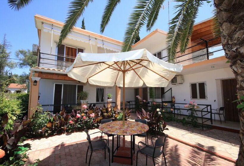 Kostas Apartments & Studios