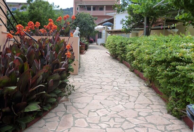 Kostas Apartments & Studios