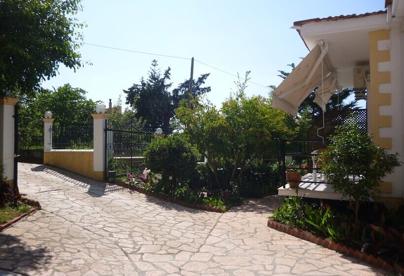 Kostas Apartments & Studios