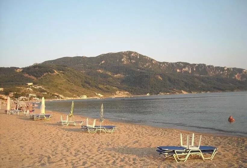 Kostas Apartments & Studios