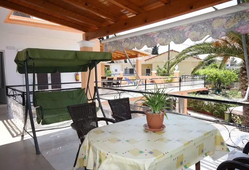 Kostas Apartments & Studios