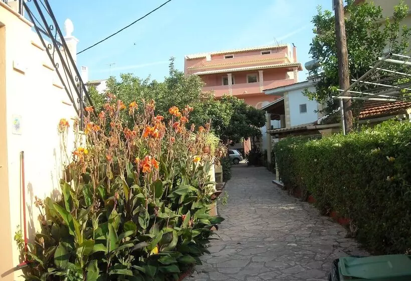 Kostas Apartments & Studios