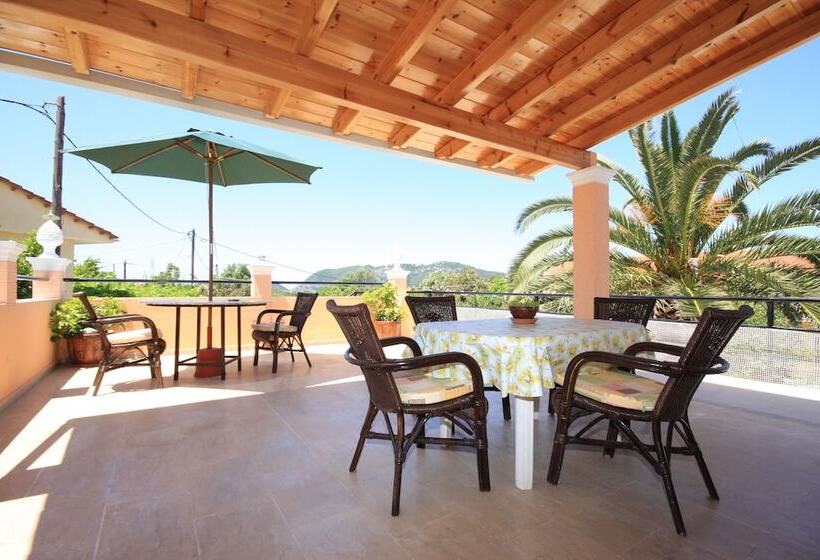 Kostas Apartments & Studios